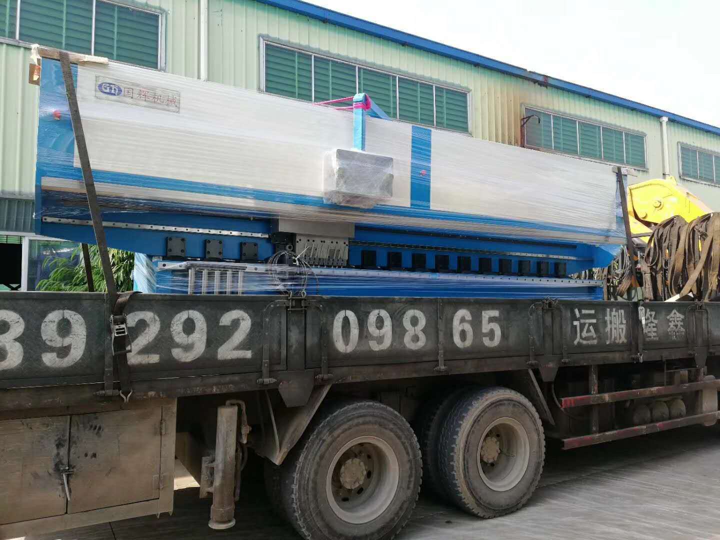 兩臺刨槽機(jī)一臺折彎機(jī)同時(shí)發(fā)往佛山中山客戶