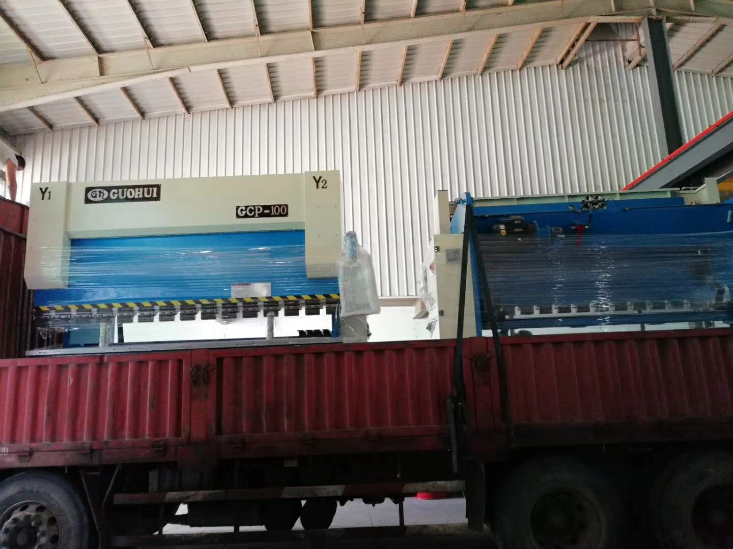 衷心感謝吳總訂購國輝5臺折彎機2臺刨槽機